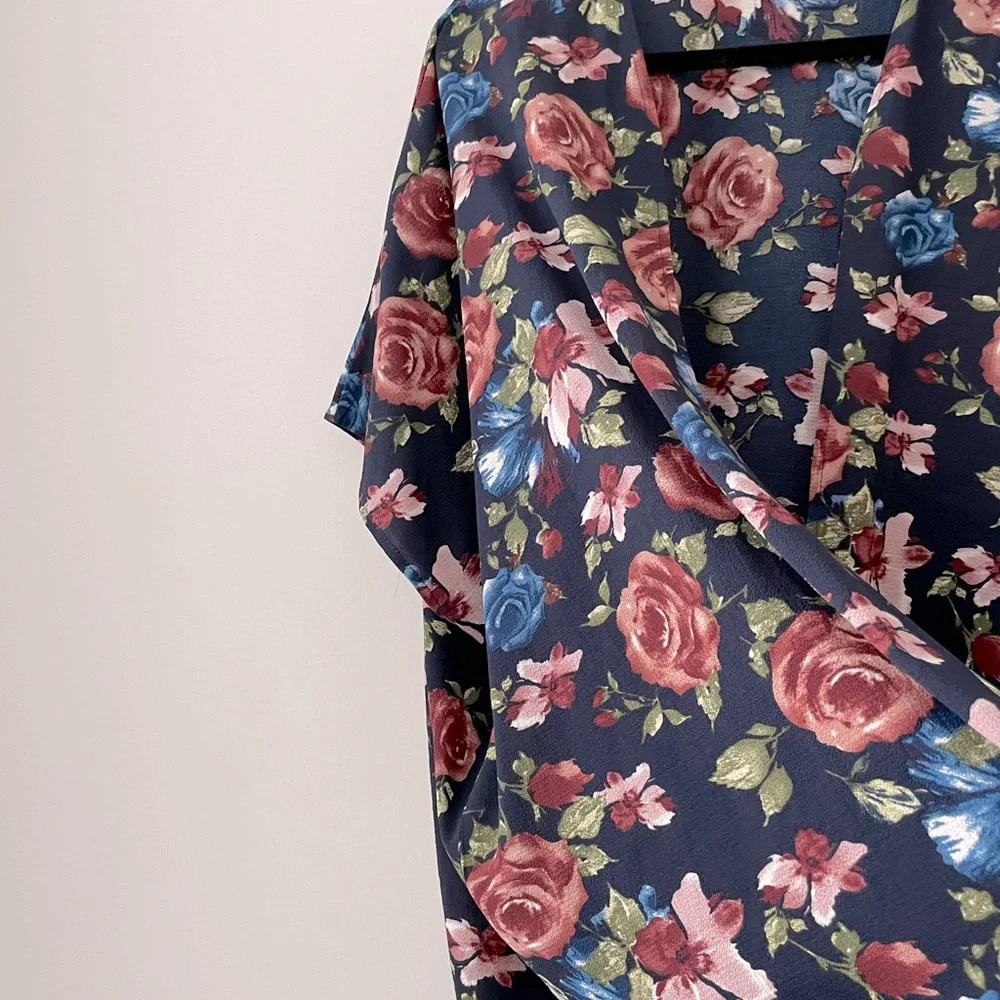 Women’s Navy Floral Robe - Picture 2 of 5